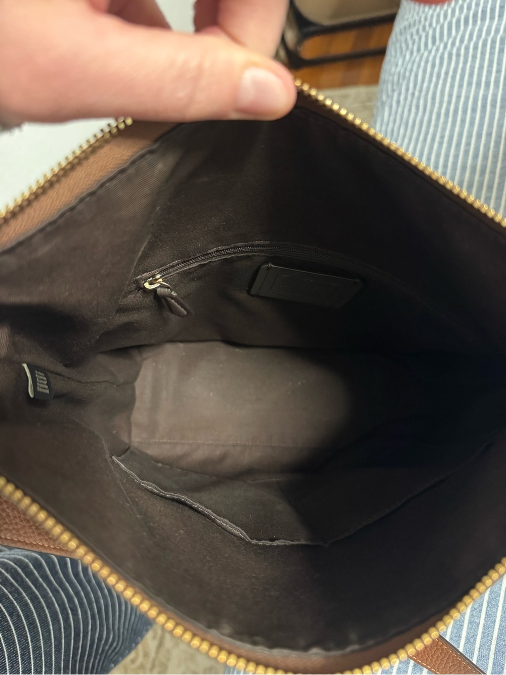 Coach Camel Brown Leather Crossbody Tote with Gold Zipper Detail - Picture 2 of 7
